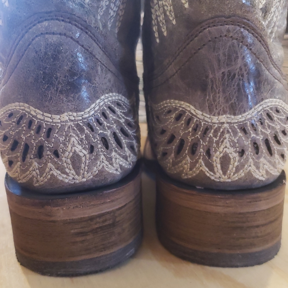 Black wing and cross square toe boots - Picture 5 of 7